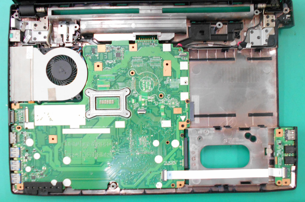 富士通 AH56/M FMVA56MB ヒンジ・タッチパネル割れ | パソコンドック24 名古屋・庄内緑地公園店 (西区)