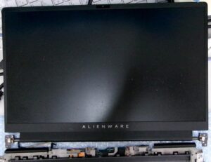 DELL Alienware m15 R5  ベゼル