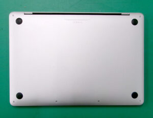 MacBook Pro 2020 13inch 裏面