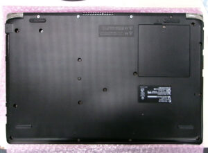 dynabook P1-X7MP-B 裏面