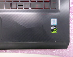 HP OMEN 17-w203TX ひび割れ