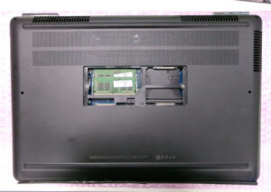HP OMEN 17-w203TX 裏面