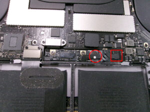 MacBook Pro 2017 バッテリー端子