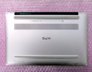 DELL XPS 13 9380 裏面