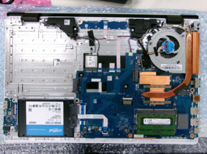 富士通 AH77/D3 SSD交換