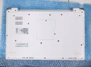 dynabook AZ/HUG 裏面1