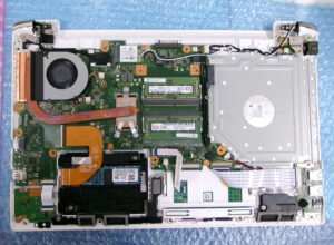 dynabook AZ/HUG 内部