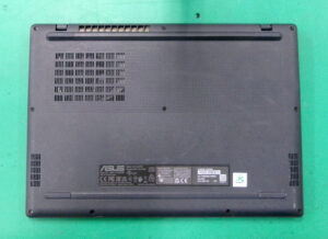 ASUS X1407Q 裏面