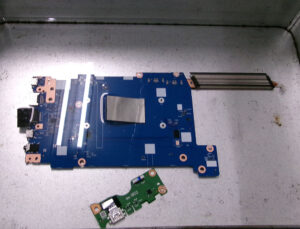 ASUS X1407Q マザーボード洗浄