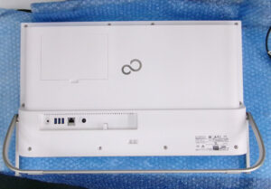 富士通 FMVF70D1W 裏面