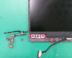 Lenovo L340-15API ヒンジ破損部