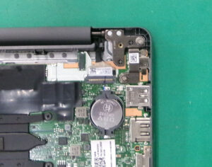 Latitude 3520本体側修復