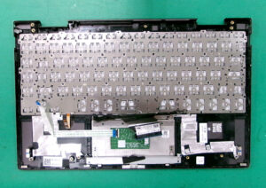 HP x360 13-ay1051AU キーボード取り外し前