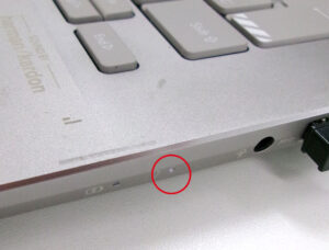 ASUS M5402R LEDランプ点灯