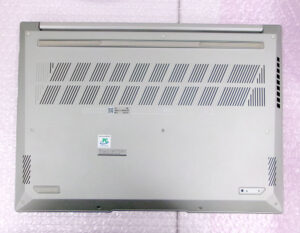 ASUS M5402R 裏面