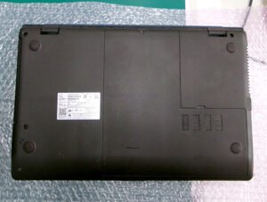富士通 AH79/D3 裏面