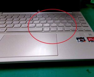 HP 13-be0039AU キーボード変形